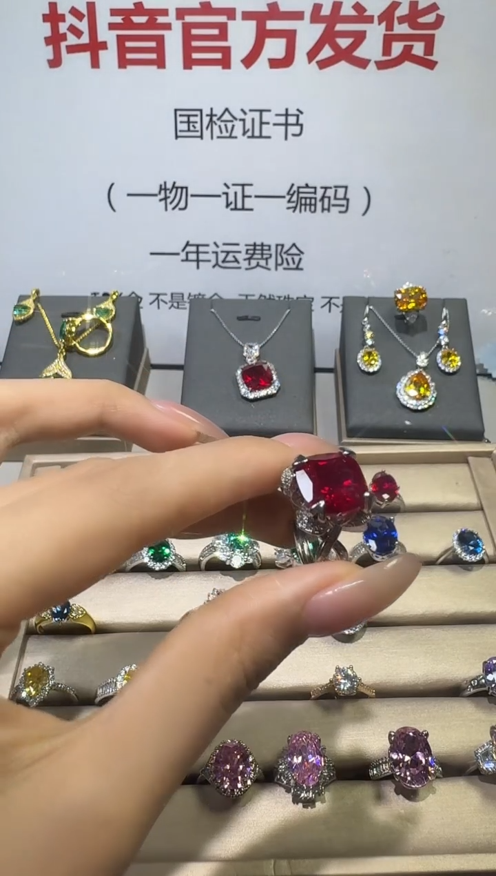 18K金镶嵌戒指红宝石1