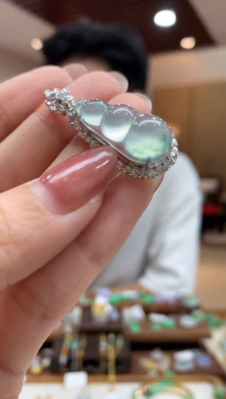 翡翠18K金镶嵌吊坠(不含链)豆子