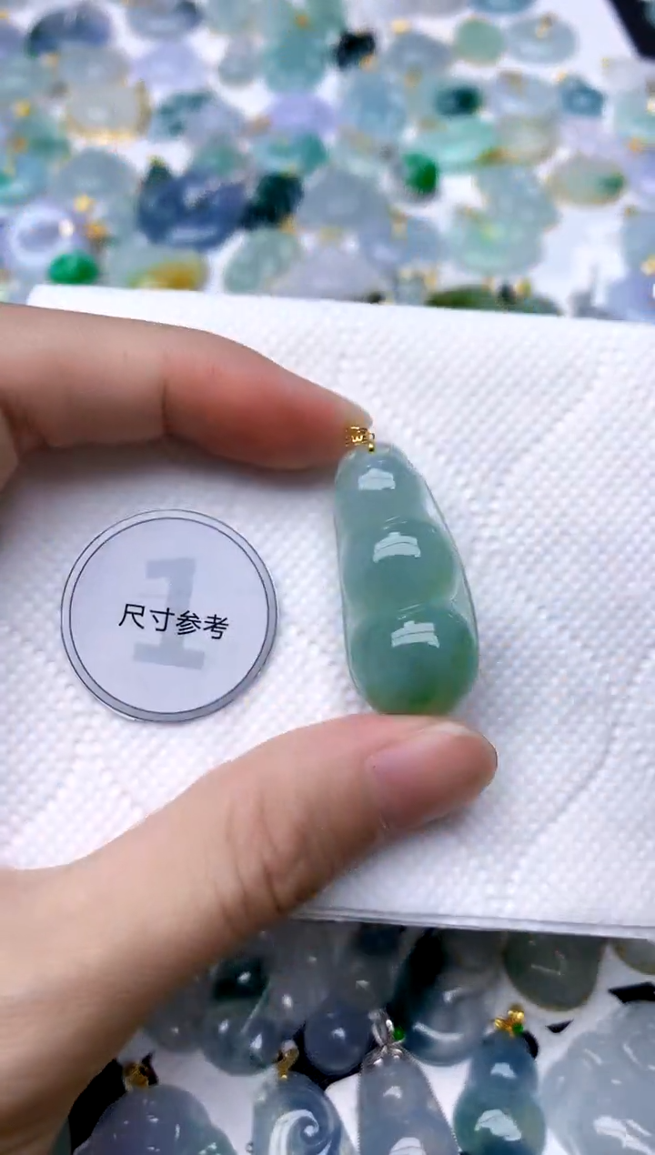 颈饰18K金镶嵌翡翠天然A货翡翠
