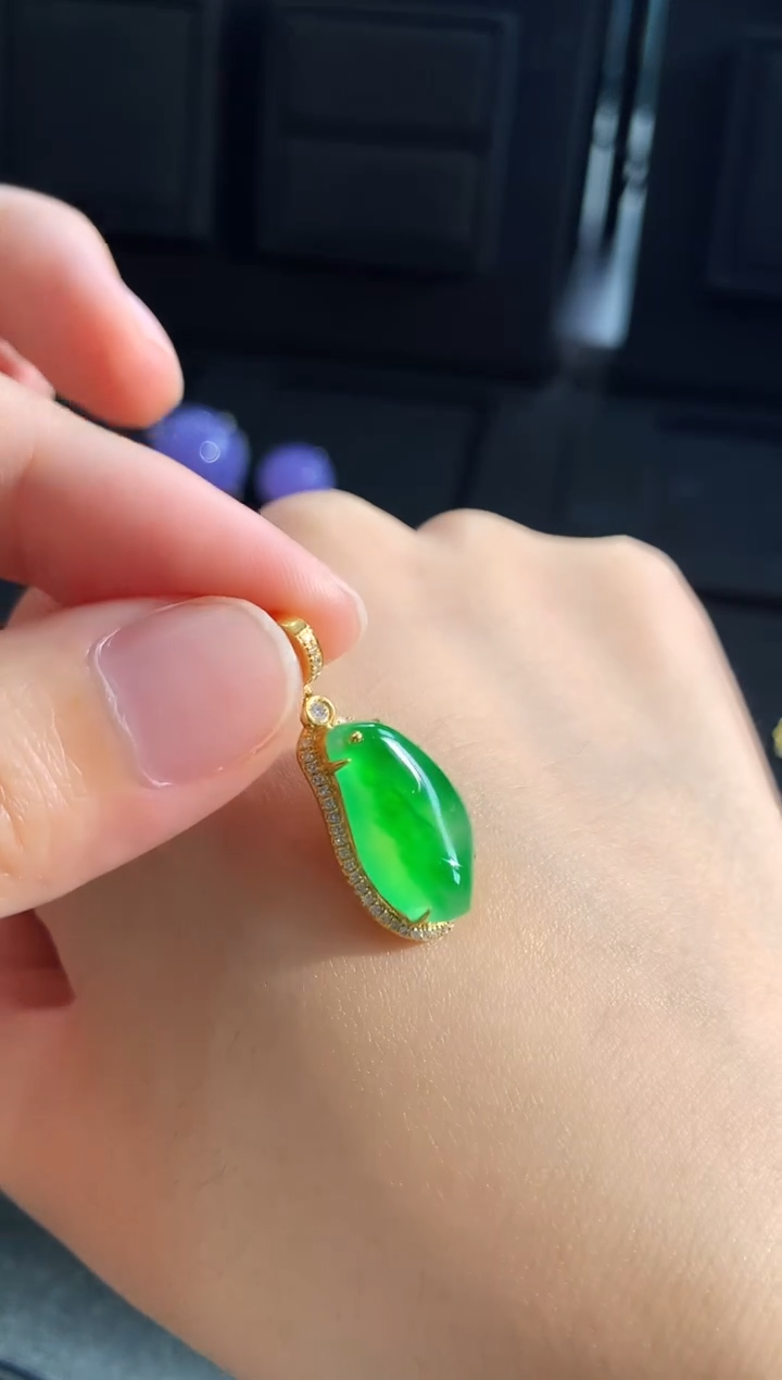 【闪购商品】翡翠颈饰18K金镶嵌吊坠