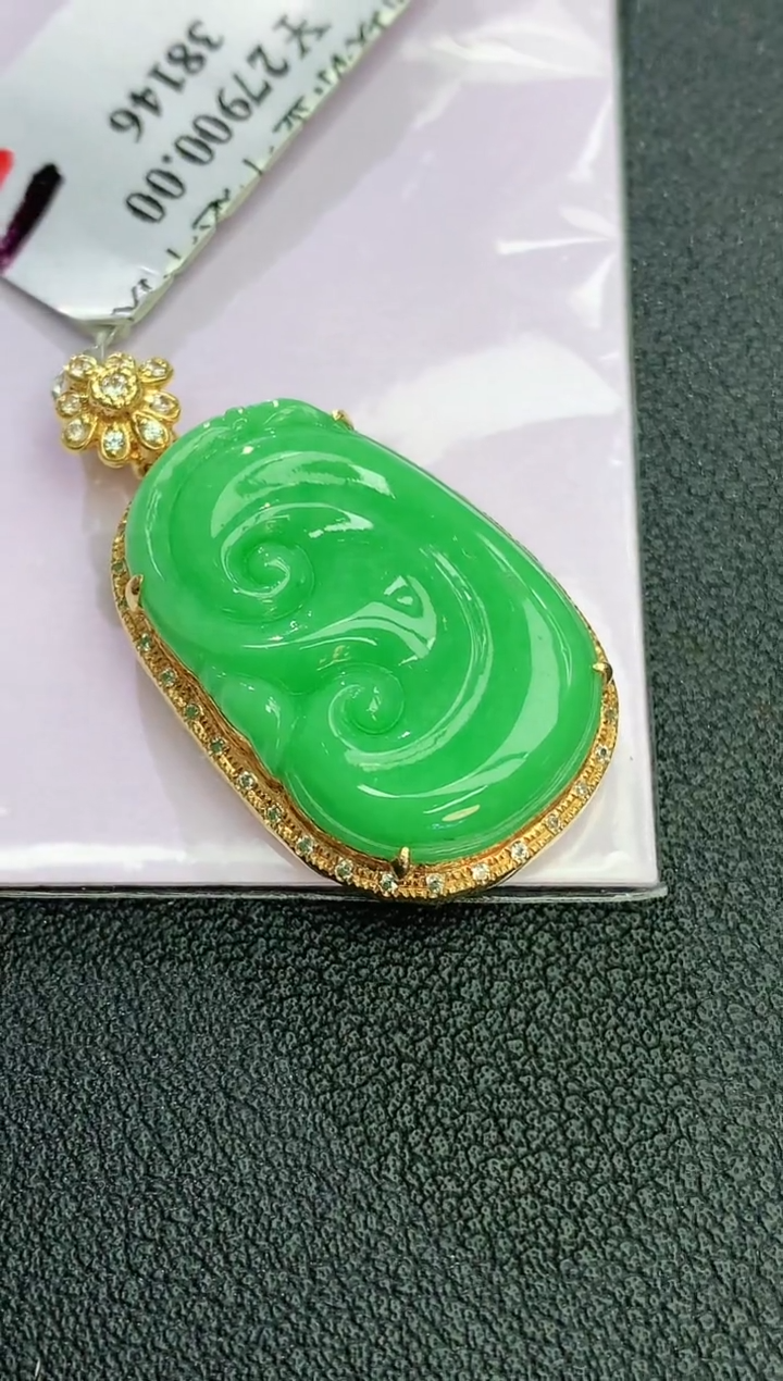 颈饰18K金镶嵌翡翠赠礼盒证书 麦麦