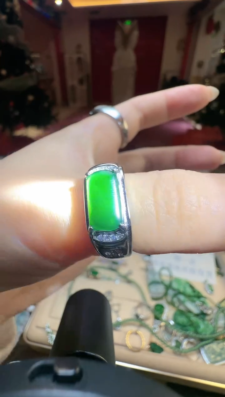 【闪购商品】翡翠吊坠(不含链)未镶嵌翡翠