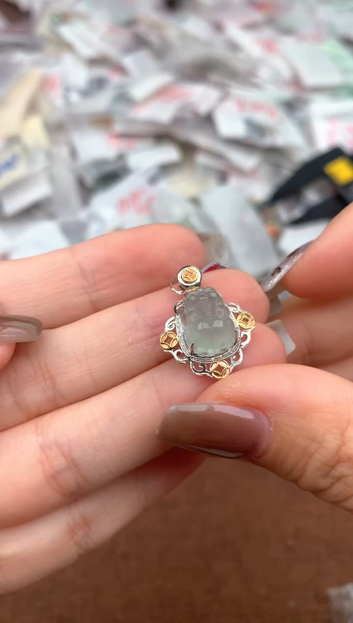 18K金镶嵌挂件翡翠—