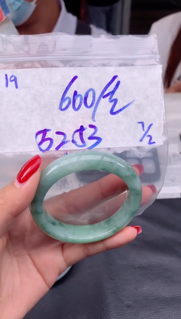 【闪购商品】定制翡翠未镶嵌19毛货需精细抛光手镯多样性拍一发一