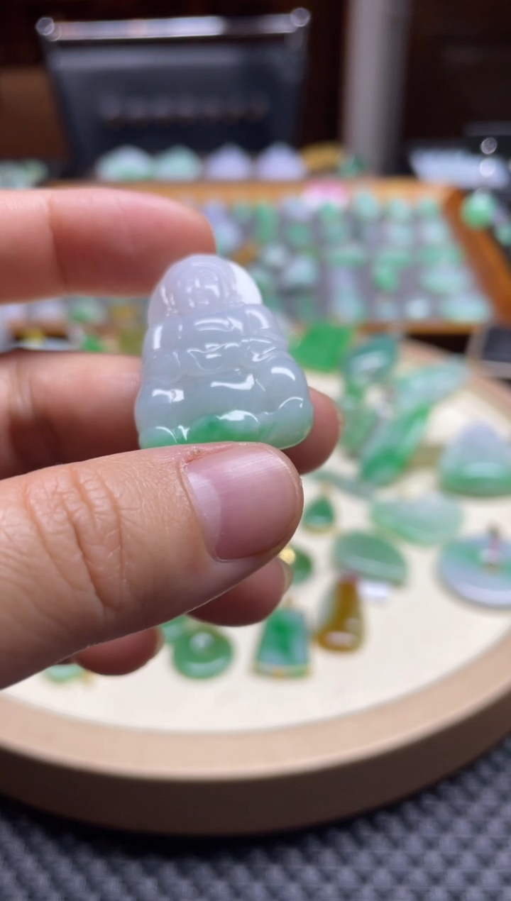 【闪购商品】翡翠未镶嵌颈饰观音