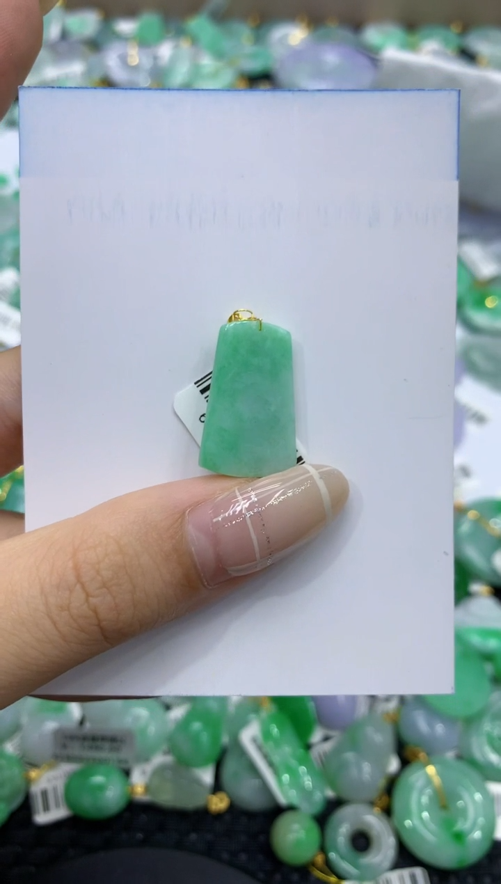 颈饰18K金镶嵌翡翠天然缅甸翡翠A货