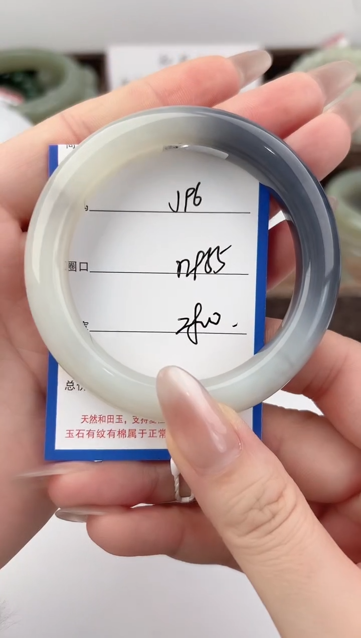 未镶嵌手镯和田玉96颜色微差无瑕疵