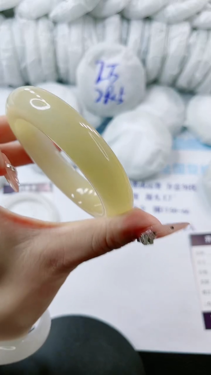 【闪购商品】石英质玉手镯未镶嵌多样性发货L135