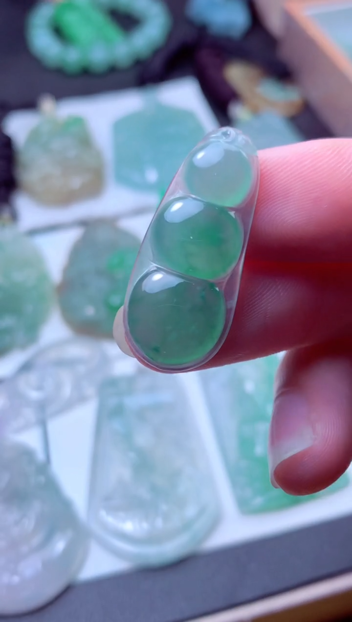 颈饰未镶嵌翡翠天然A货翡翠 天然A货翡翠天然翡翠多样性发货 发一