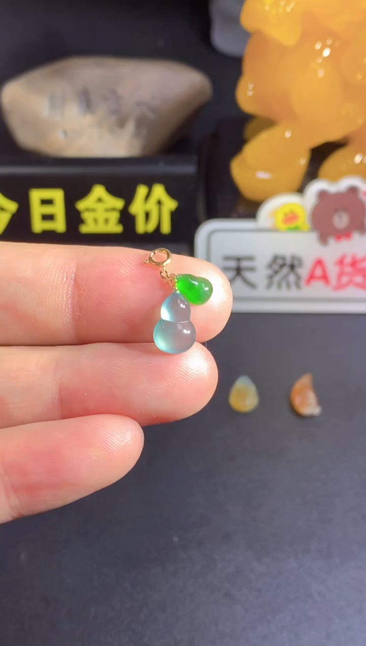 翡翠18K金镶嵌颈饰   