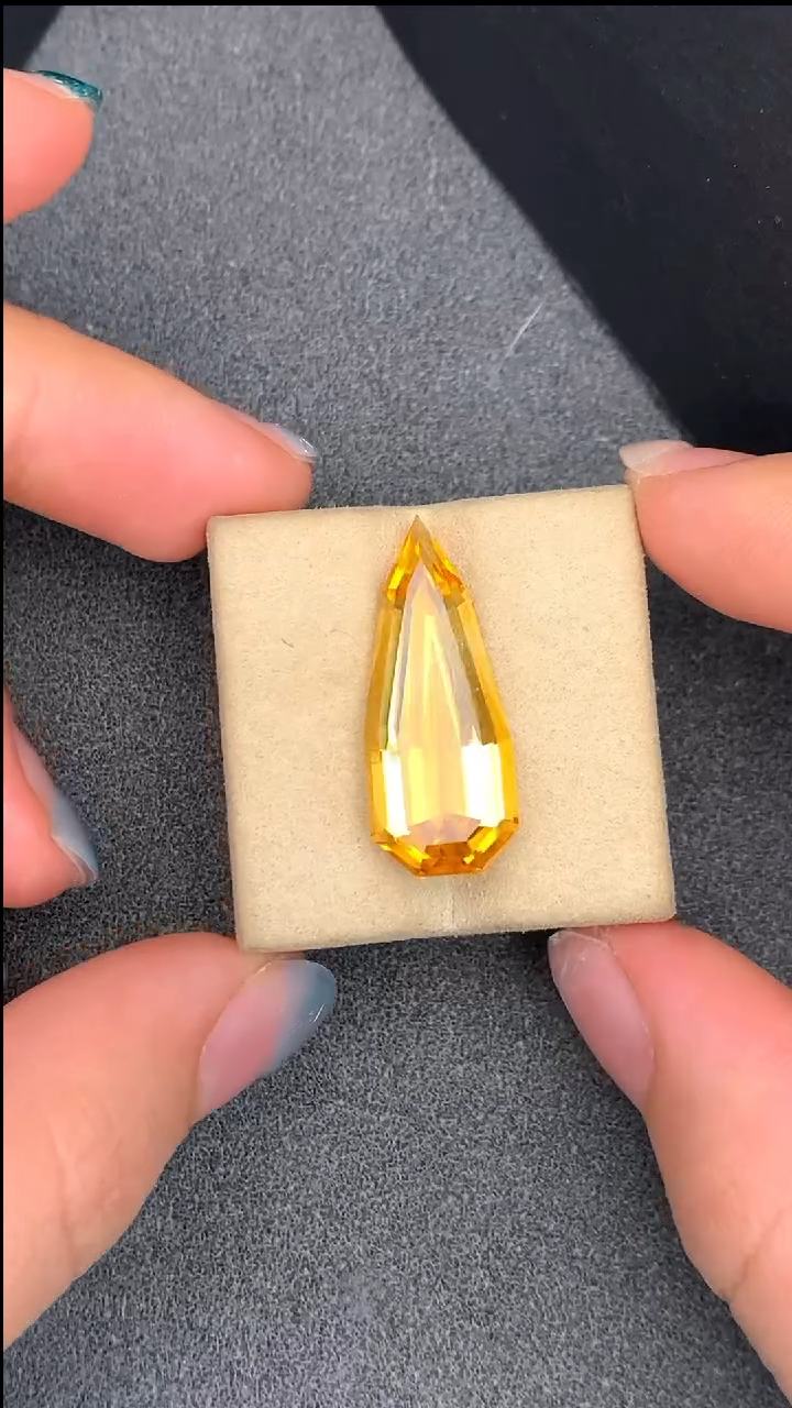 【闪购商品】水晶无未镶嵌12.87克拉