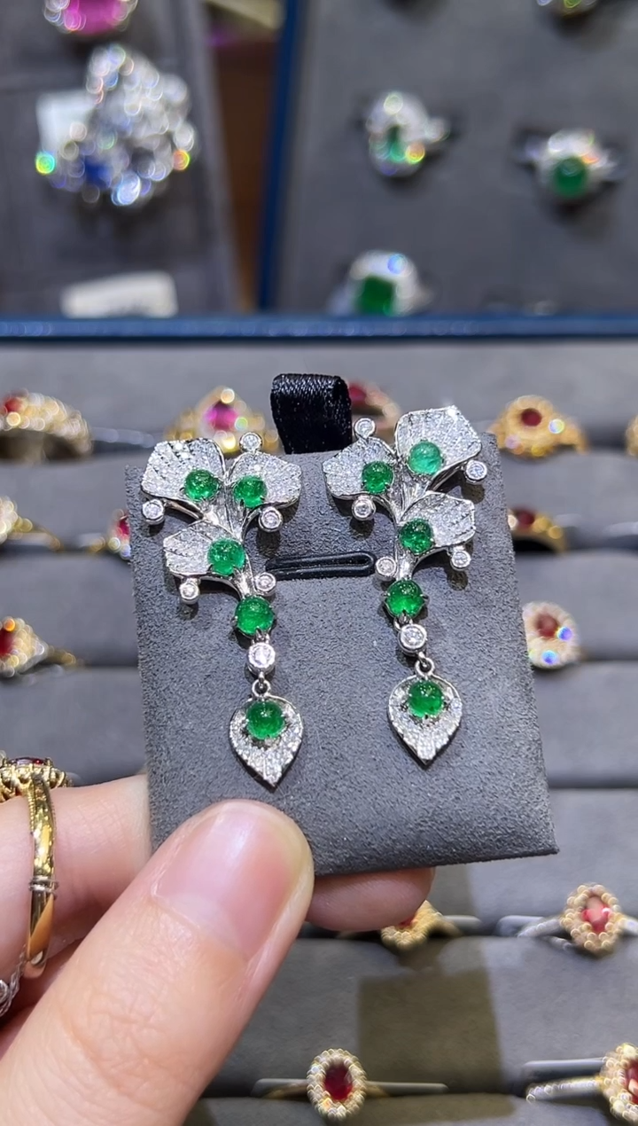 【闪购商品】祖母绿耳饰18K金镶嵌2.56ct