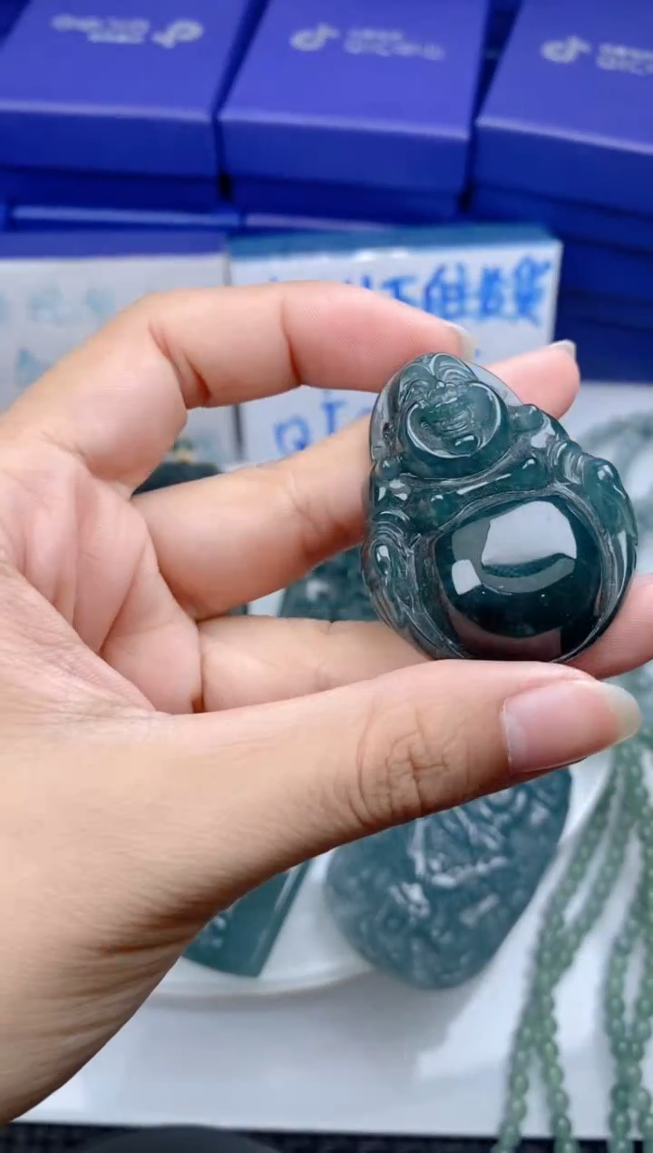 翡翠未镶嵌颈饰 