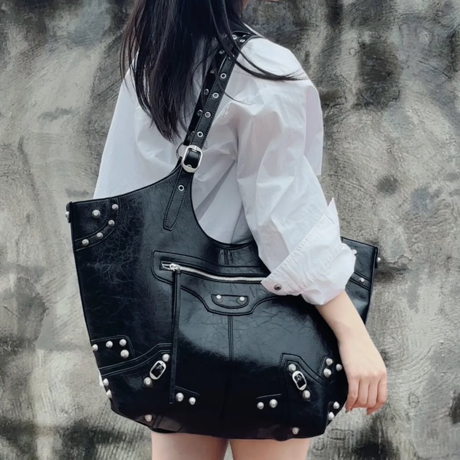 99新 Balenciaga/巴黎世家 小花黑黑226534 CARRY ALL机车托特包