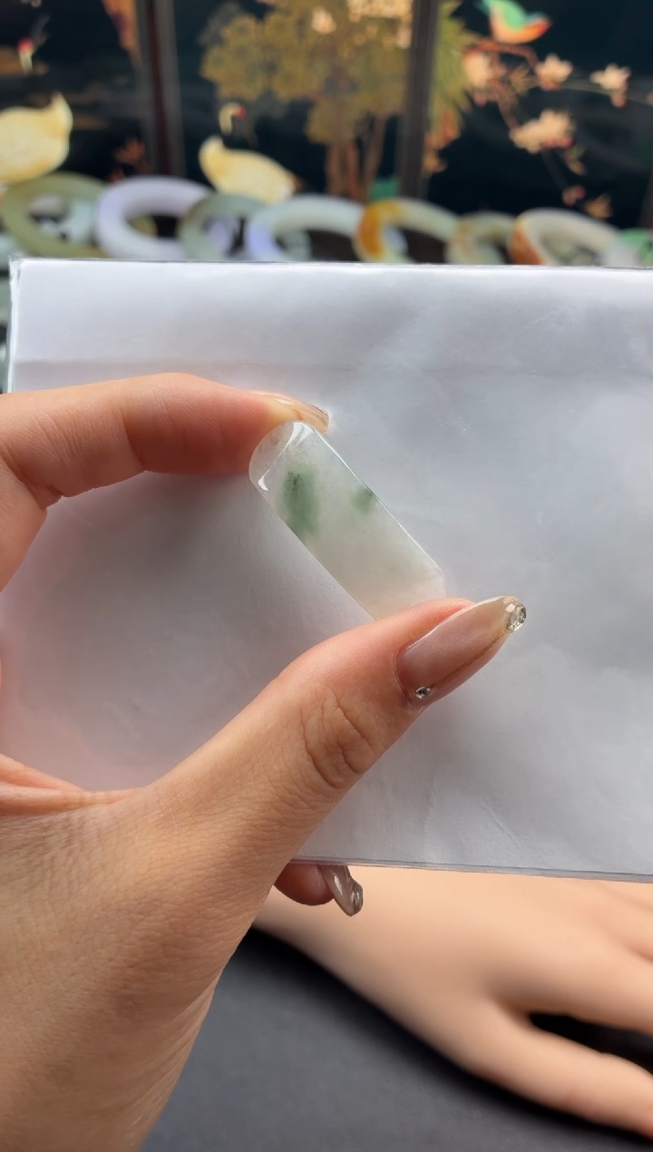 翡翠未镶嵌颈饰18手牌
