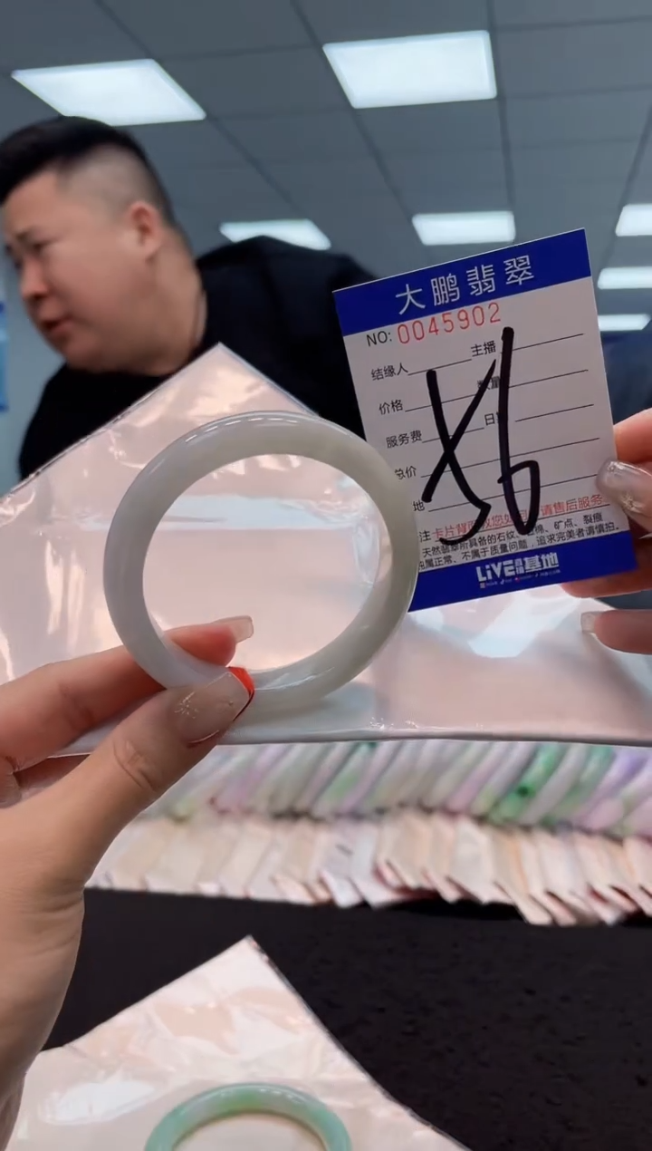 【闪购商品】翡翠手镯未镶嵌AAAAAAAAAA