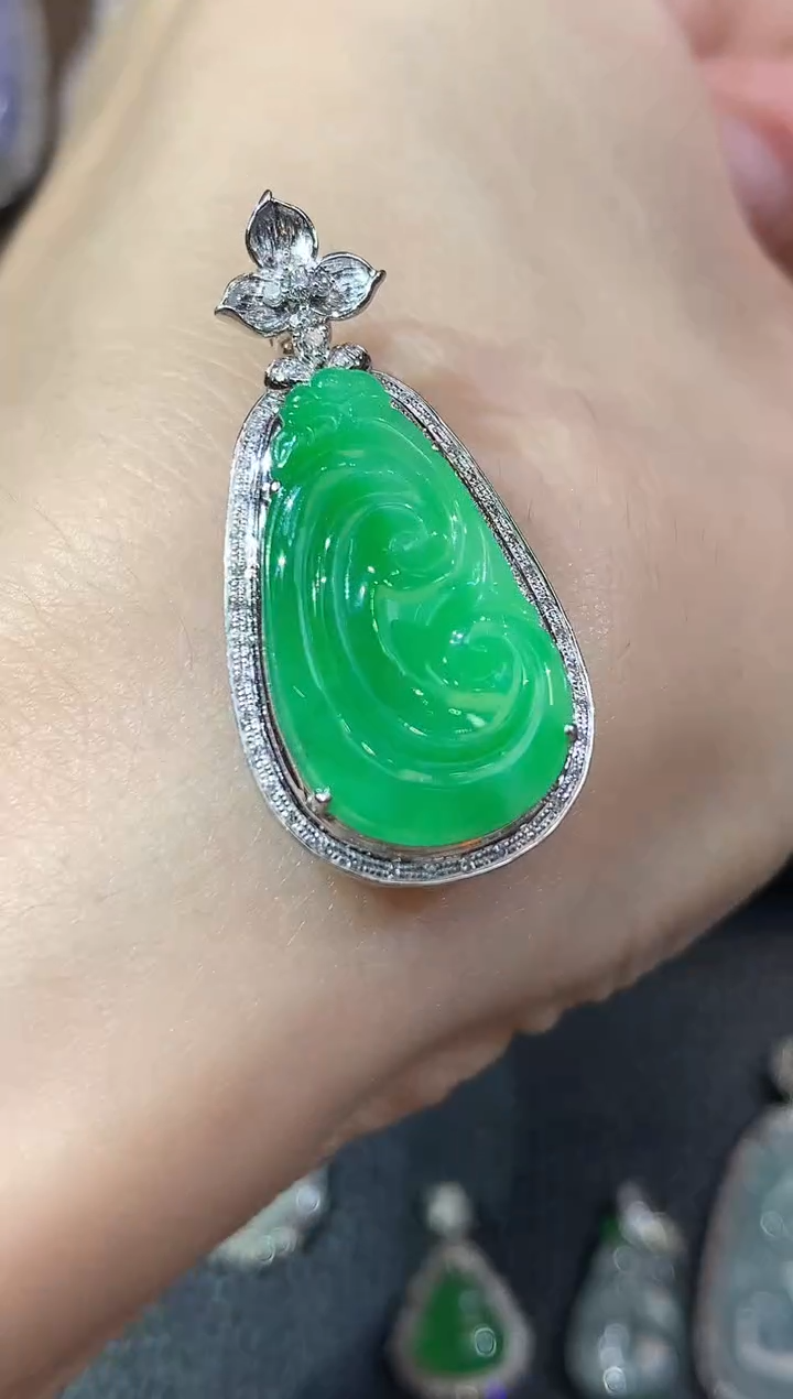 吊坠(不含链)18K金镶嵌翡翠诺*可C13