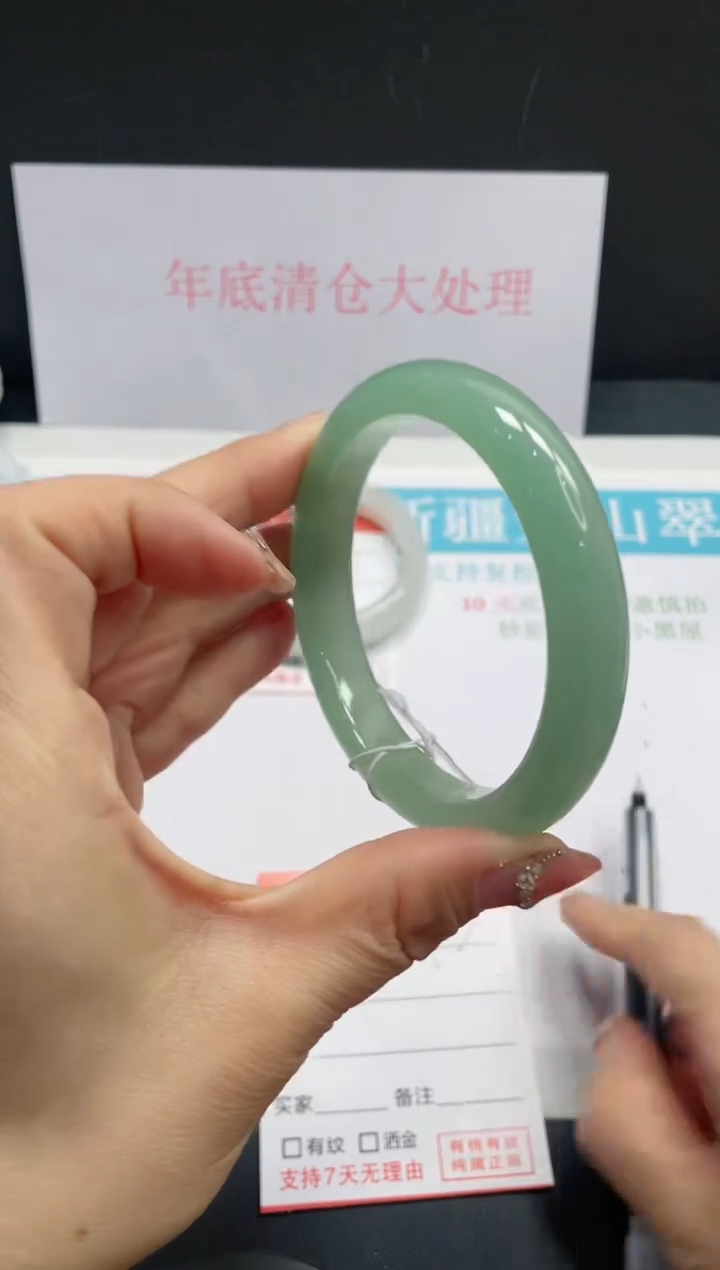 【闪购商品】石英质玉手镯未镶嵌72