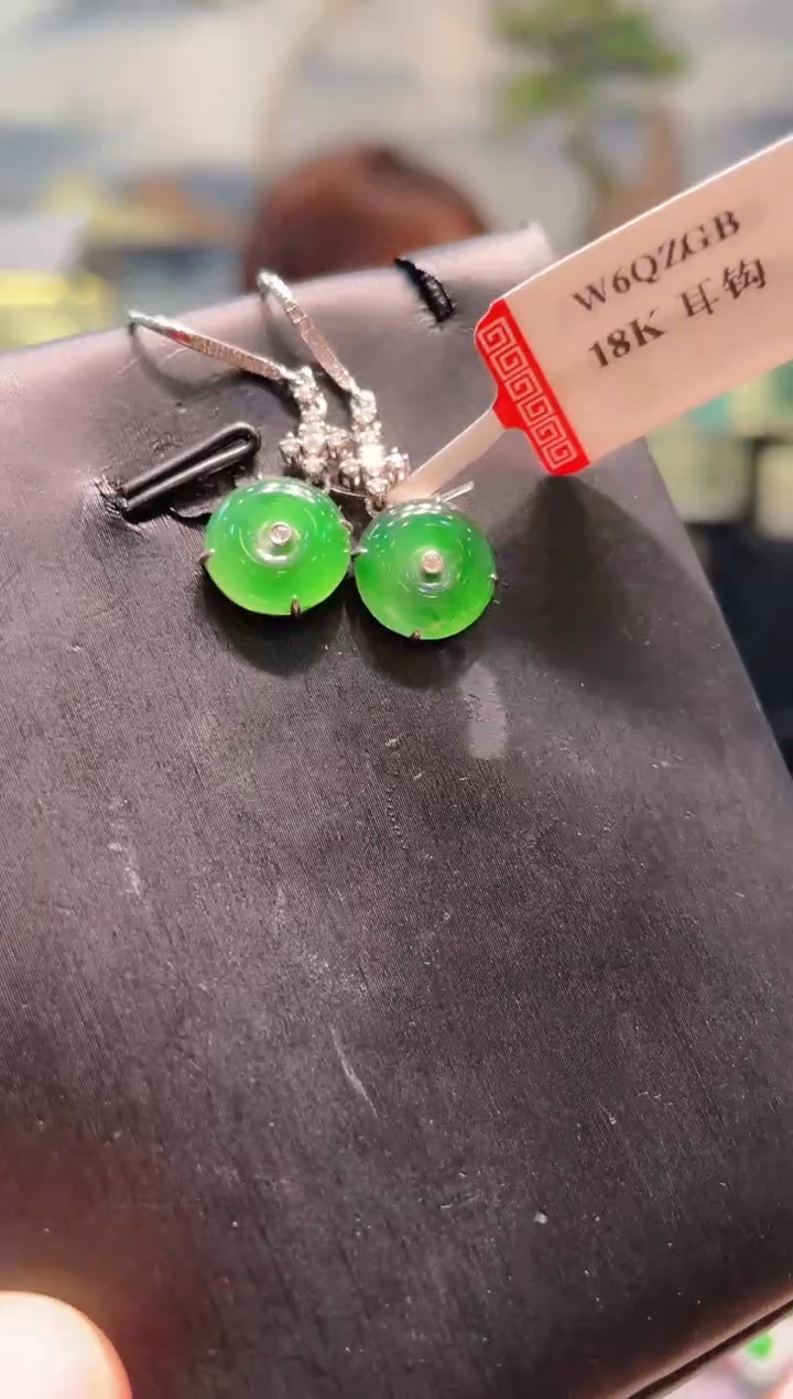 【闪购商品】翡翠颈饰18K金镶嵌A13耳钩