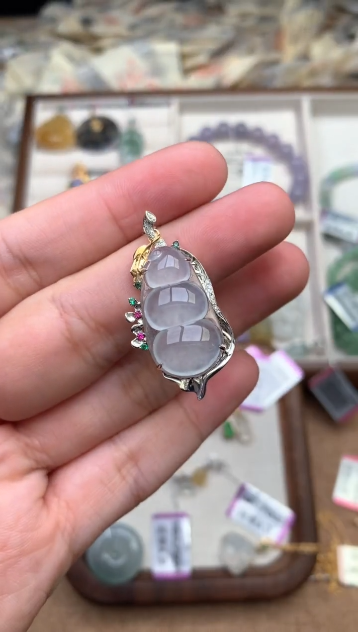 18K金镶嵌挂件翡翠1