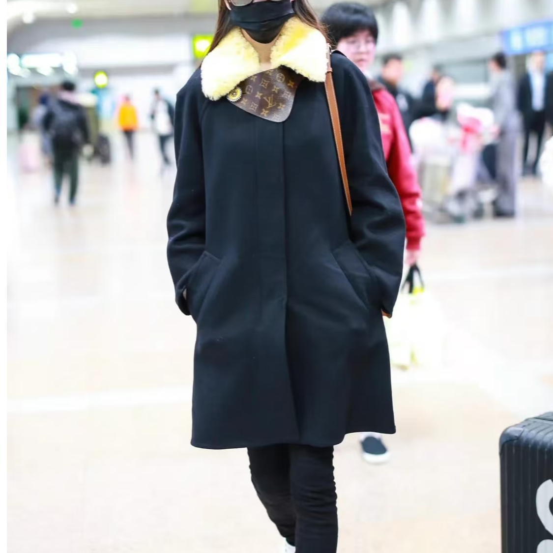 99新 LouisVuitton/路易威登 DW0086  黑色老花毛领大衣外套 32码