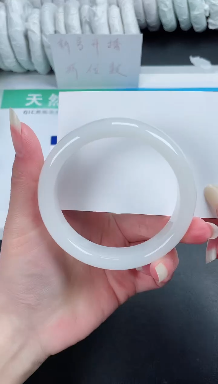 【闪购商品】石英质玉手镯未镶嵌168-60.7