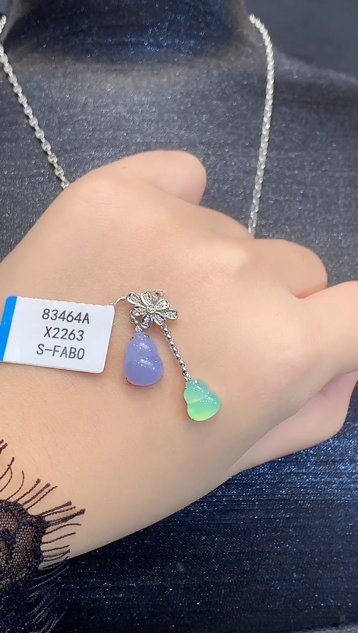 吊坠(不含链)18K金镶嵌翡翠F多样性发其一