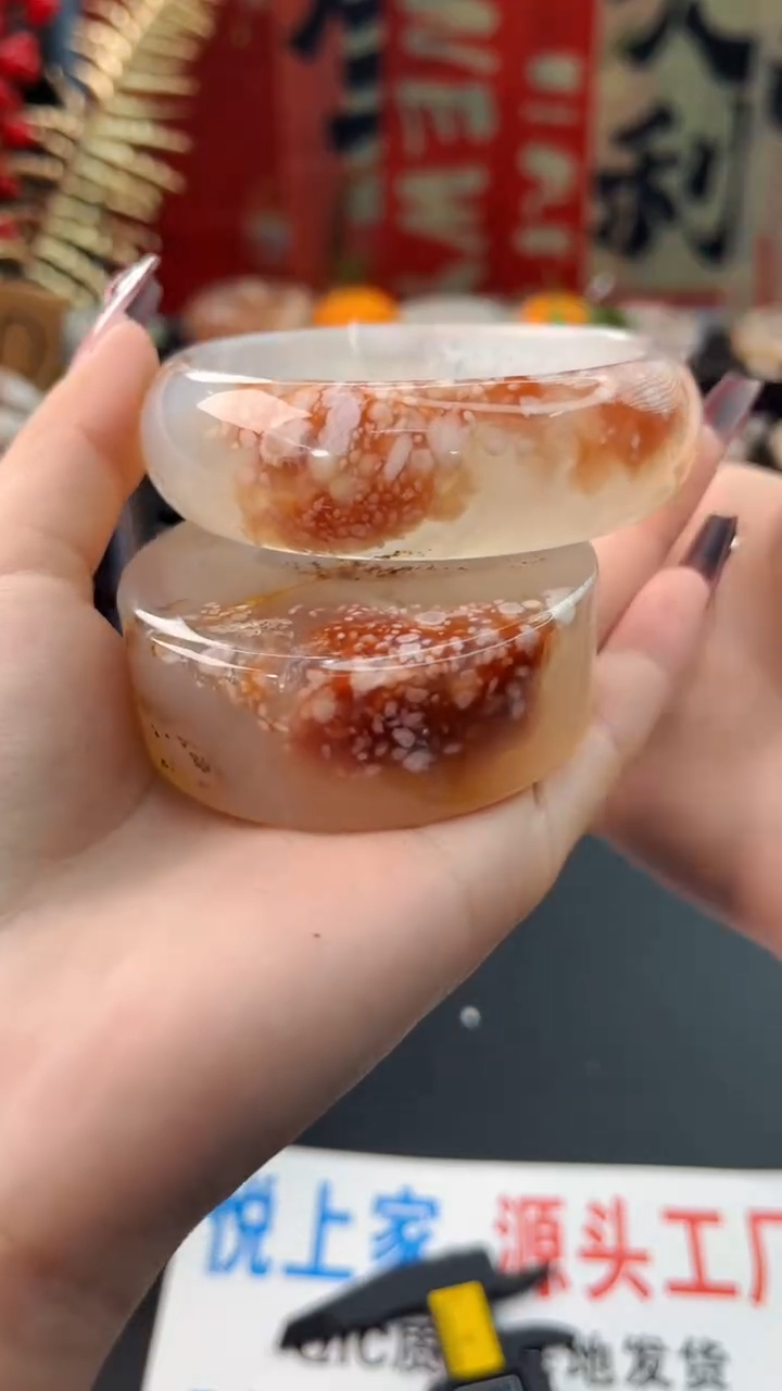 【闪购商品】石英质玉手镯未镶嵌赠送镯心（62圈口