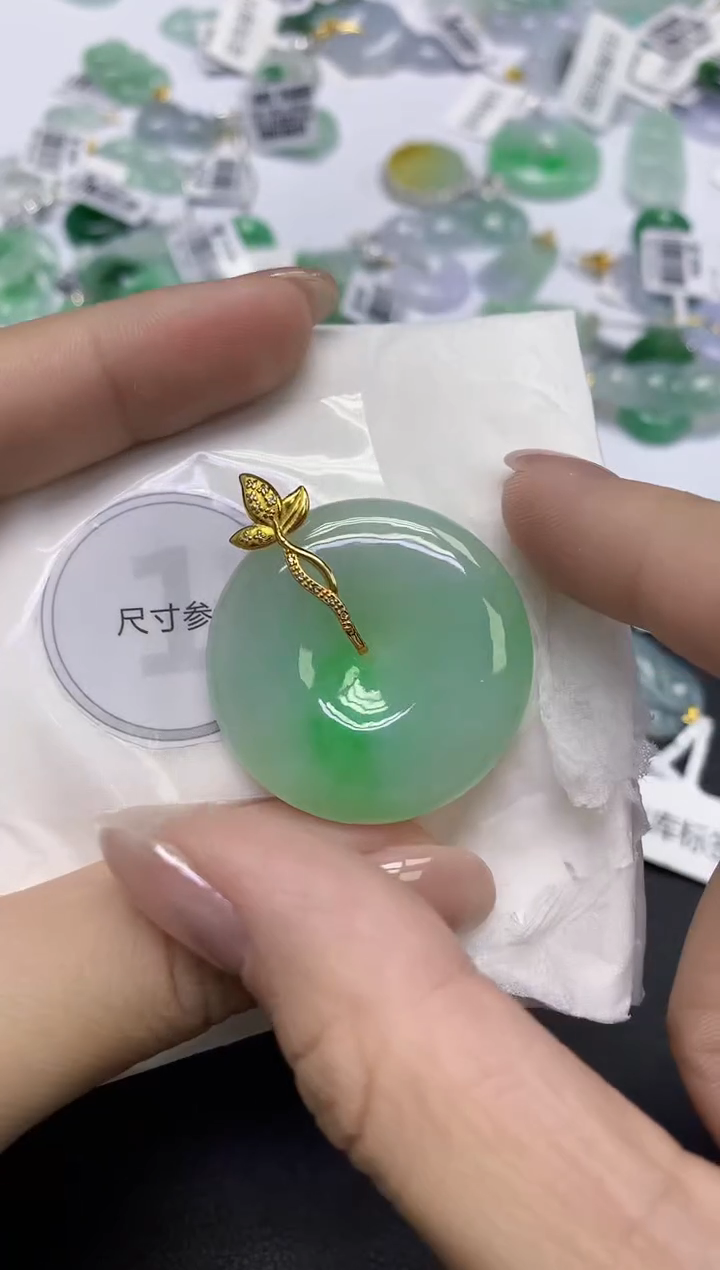 颈饰18K金镶嵌翡翠天然缅甸翡翠A货百元以上9元证书费自理