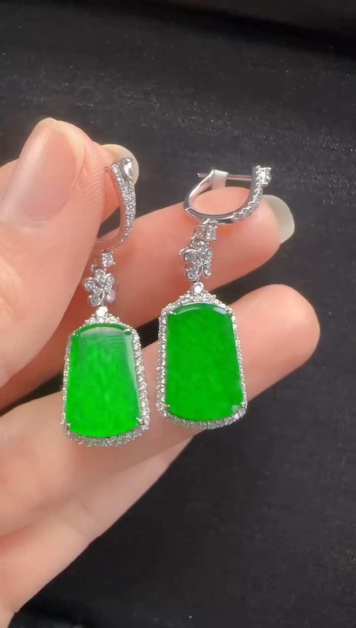 【闪购商品】翡翠耳环18K金镶嵌035无事牌一对