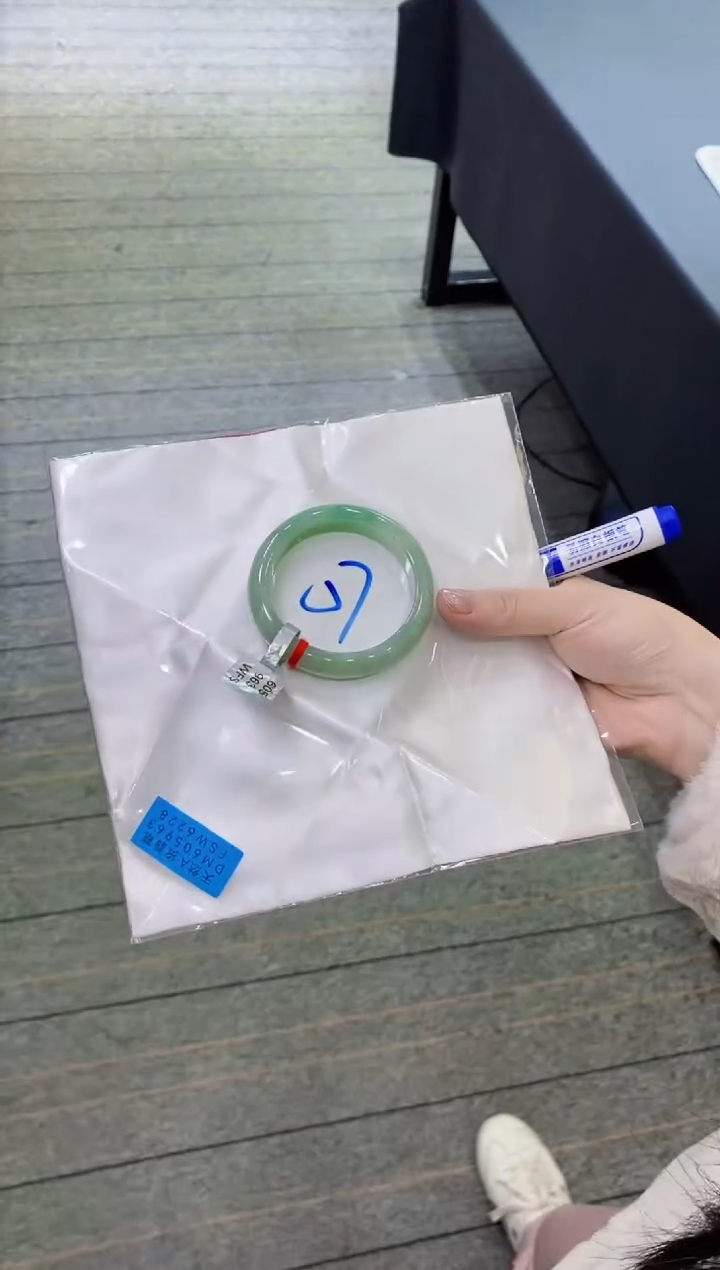 【闪购商品】翡翠手镯未镶嵌              