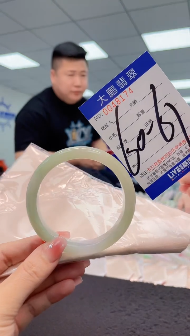 【闪购商品】翡翠手镯未镶嵌AAAAAAAAAA