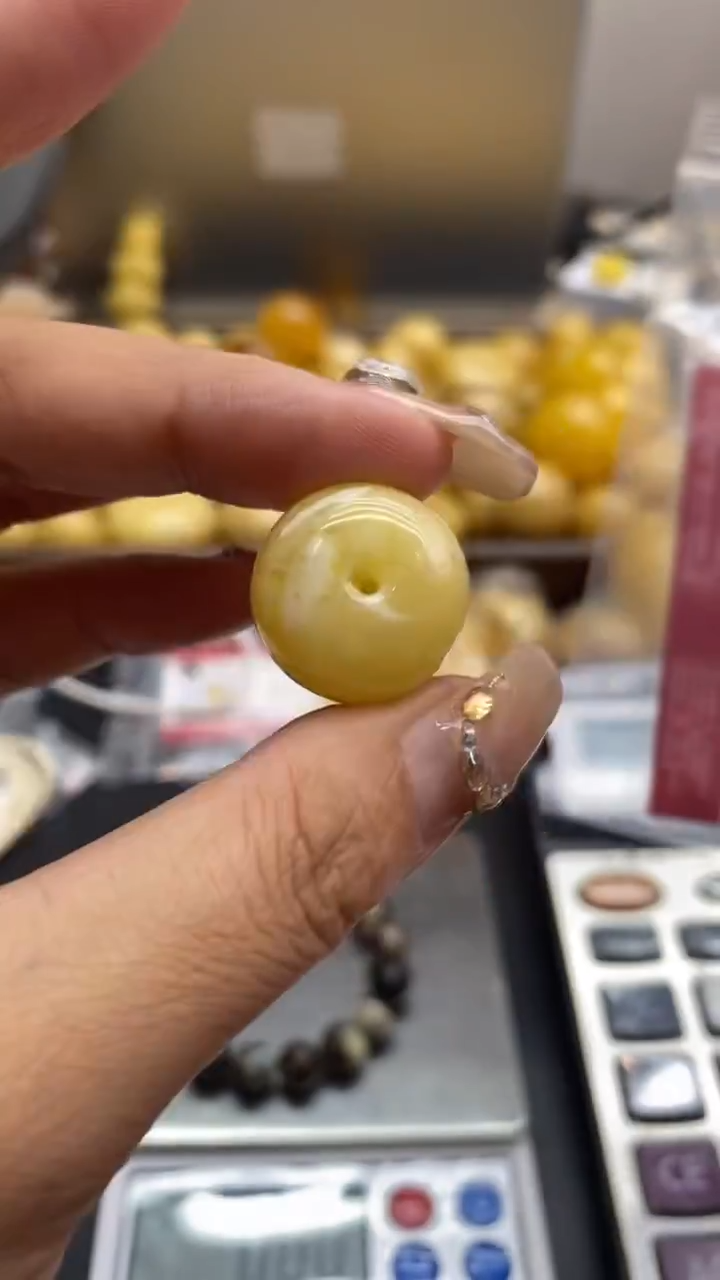 琥珀未镶嵌珠宝奇石1186