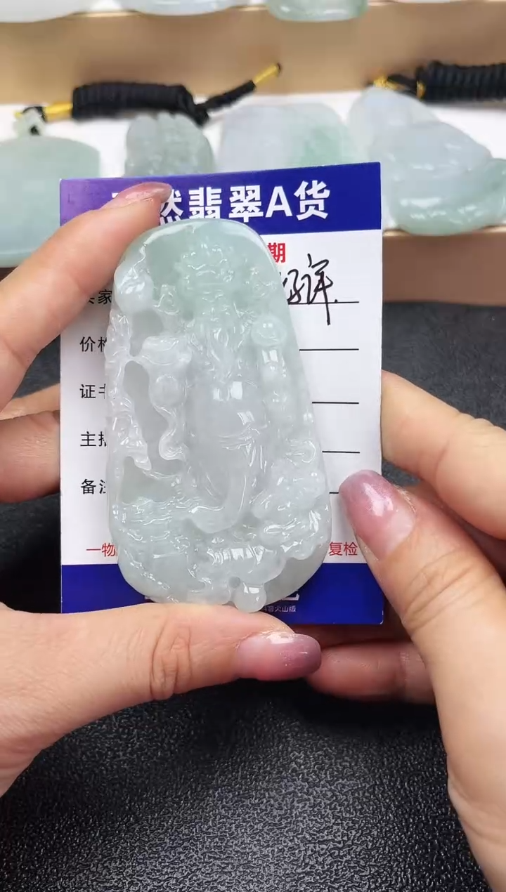 颈饰未镶嵌翡翠            