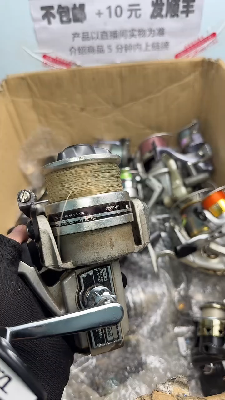 香***儿亚钓鱼轮，微瑕孤品，成色，型号直播间讲解为准，看好再下单