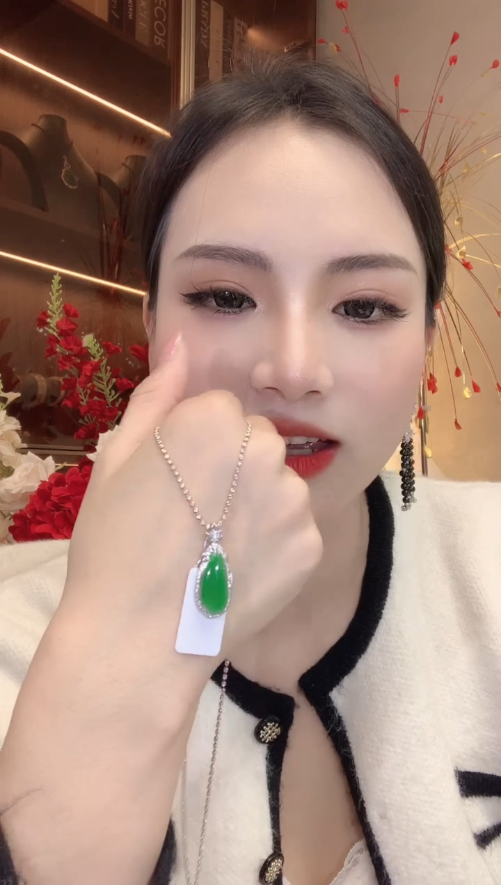 【闪购商品】翡翠吊坠(不含链)18K金镶嵌D7