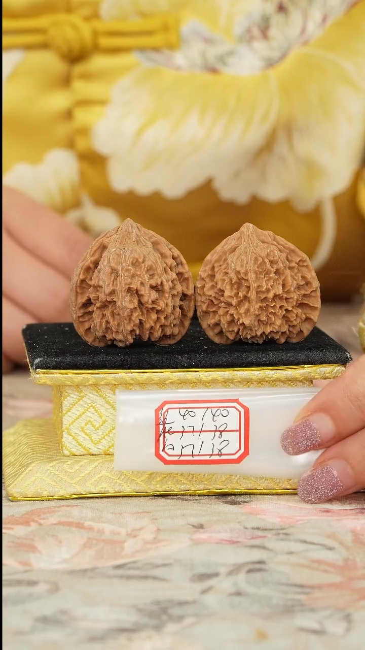 【闪购商品】文玩核桃把件满天星