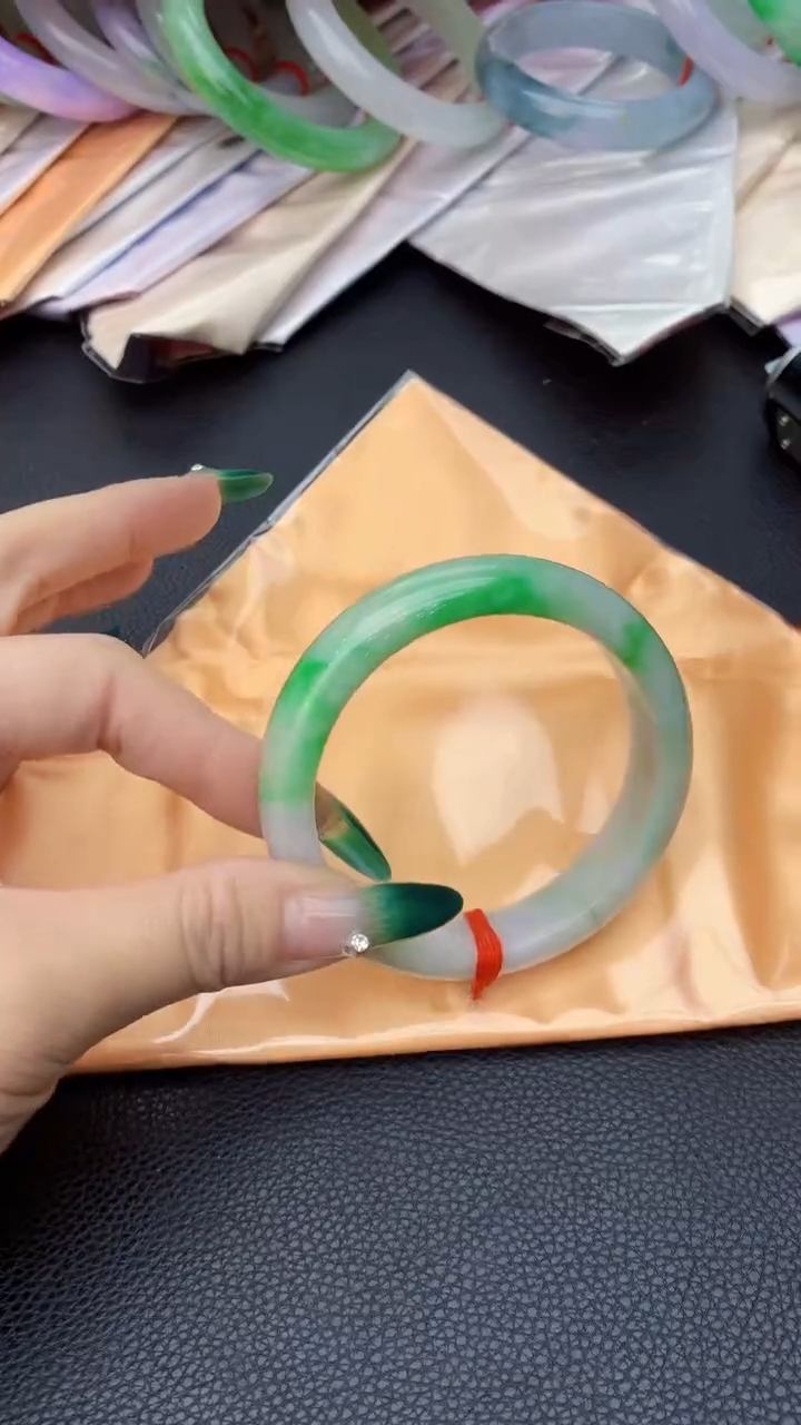 【闪购商品】翡翠手镯未镶嵌0431138369