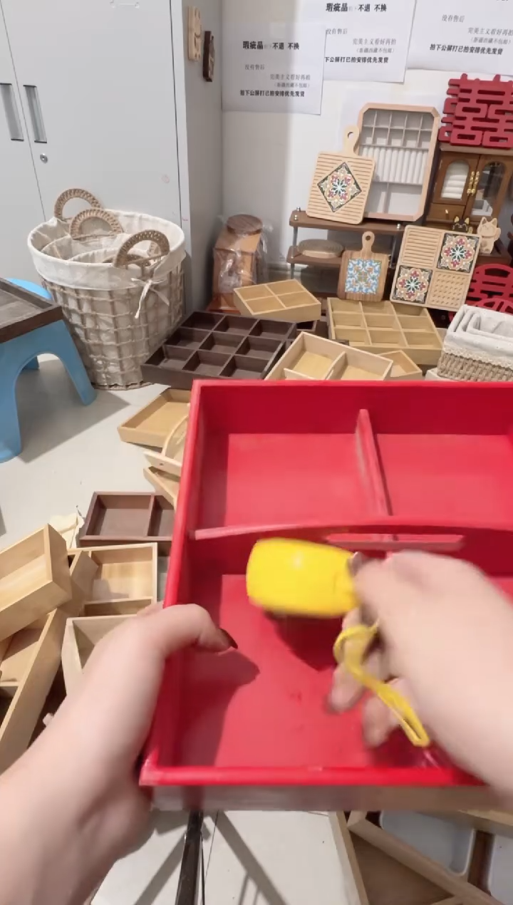 红色手提四宫格微瑕拍下不退不换