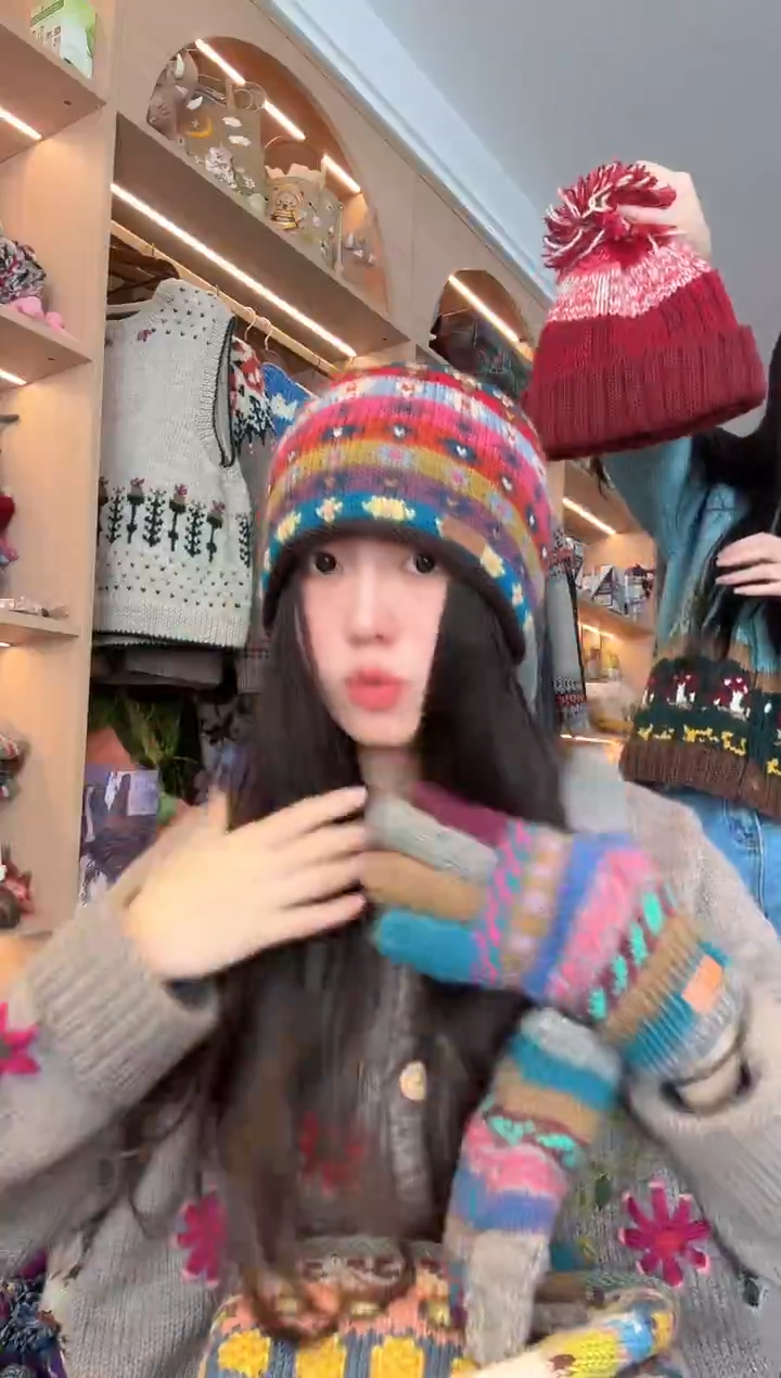 羊毛蓝色爱心卷边帽