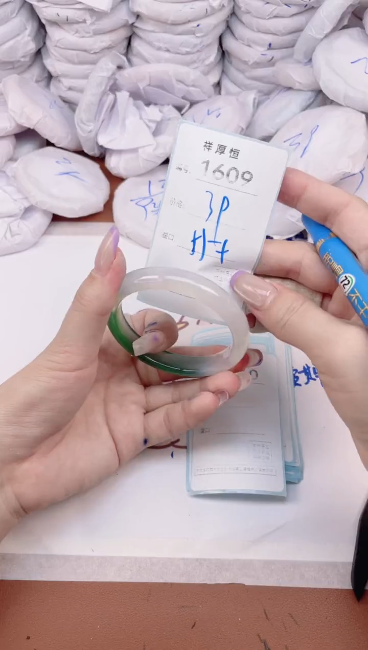 玛瑙/玉髓手镯未镶嵌1609