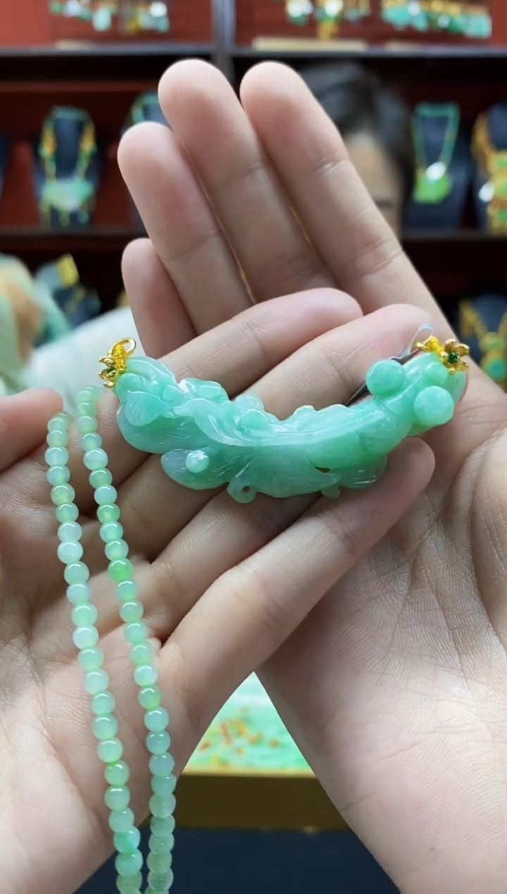 颈饰未镶嵌翡翠吊坠