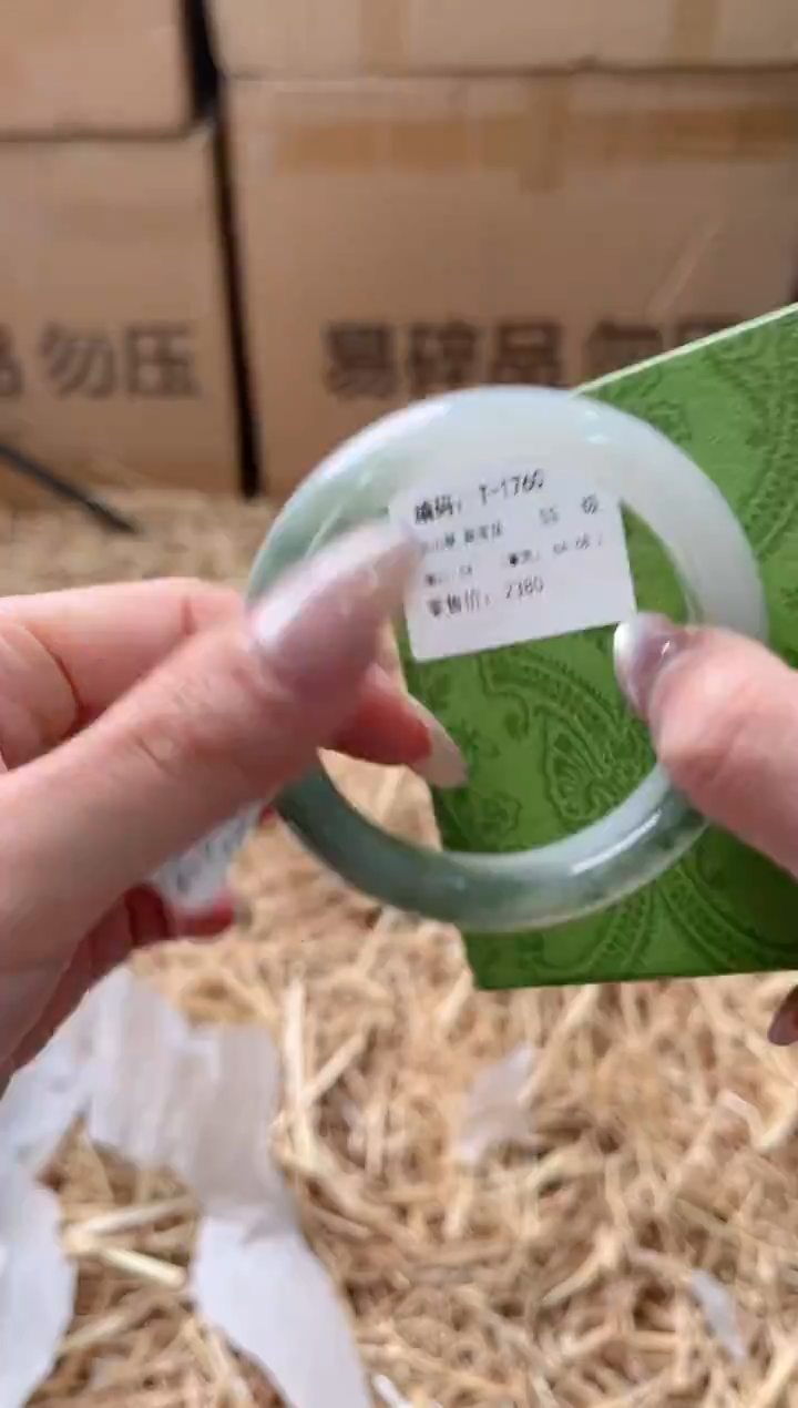 未镶嵌手镯石英质玉T-1760