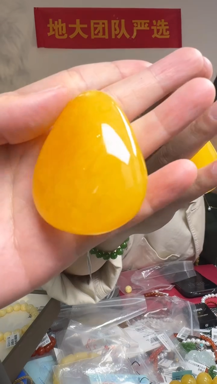 琥珀吊坠(不含链)未镶嵌俄料鸡油黄蜜蜡吊坠