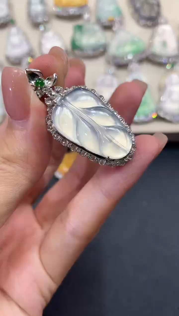 【闪购商品】翡翠吊坠(不含链)18K金镶嵌w25             