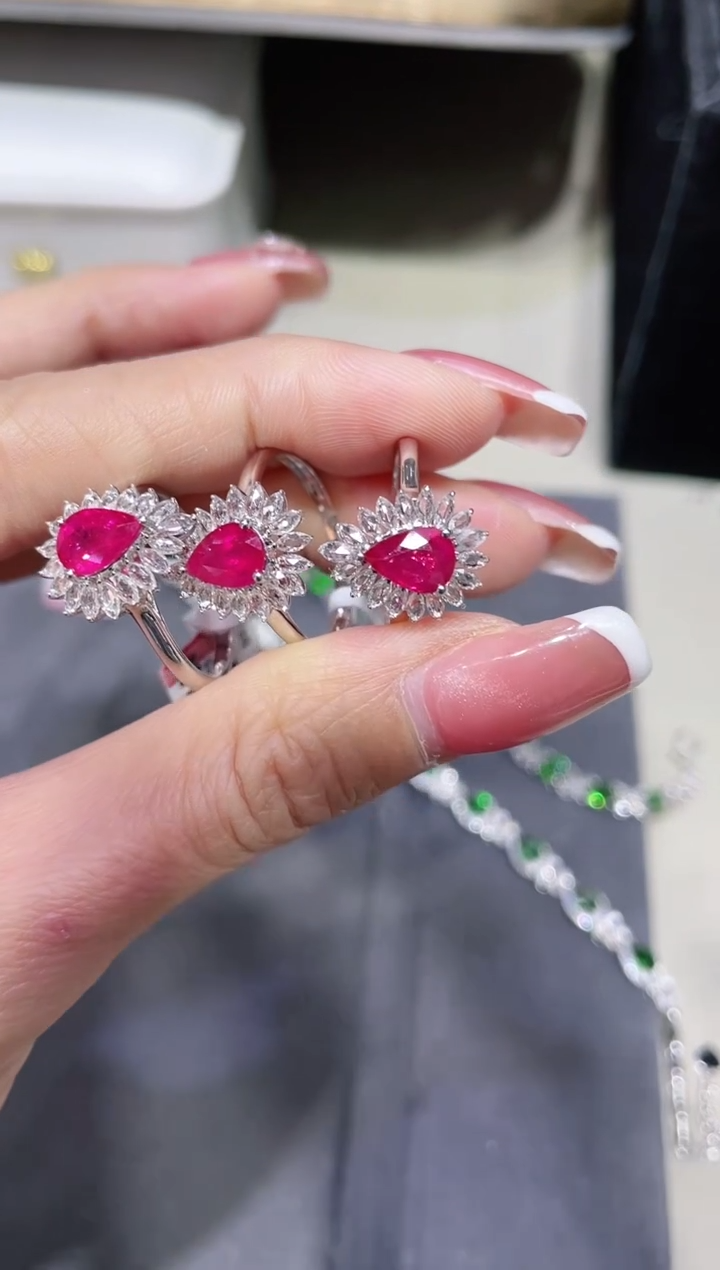 【闪购商品】红宝石戒指18K金镶嵌·多样性发其一