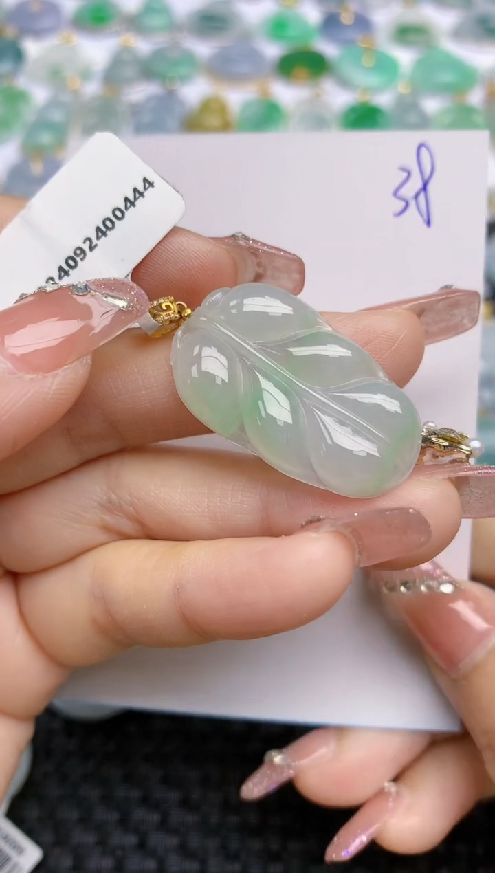 【闪购商品】翡翠颈饰18K金镶嵌天然A货翡翠 38