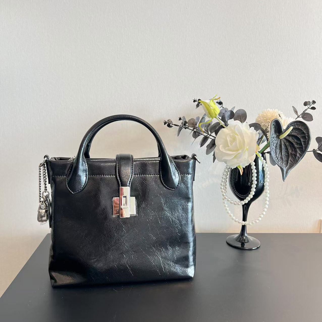 2025新款小众轻奢设计师款手提包时尚高级感单肩斜挎包包百搭通勤