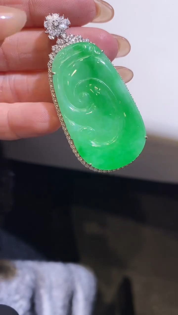 吊坠(不含链)18K金镶嵌翡翠如意