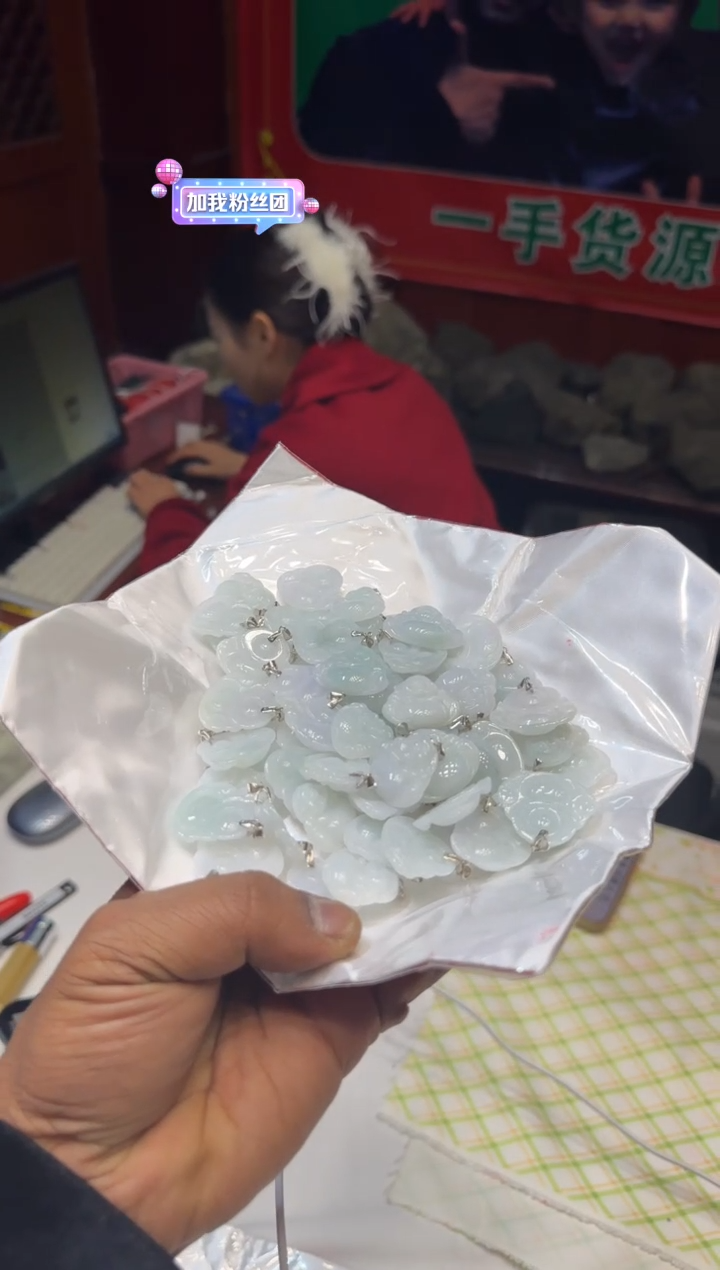 颈饰未镶嵌翡翠佛公吊坠随机发一